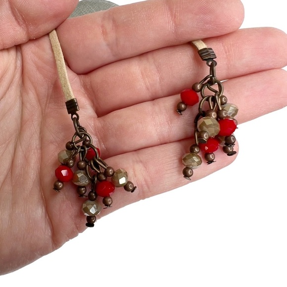 Red Faceted Glass Beaded Faux Suede Cord Slide Lock Necklace - Picture 4 of 10